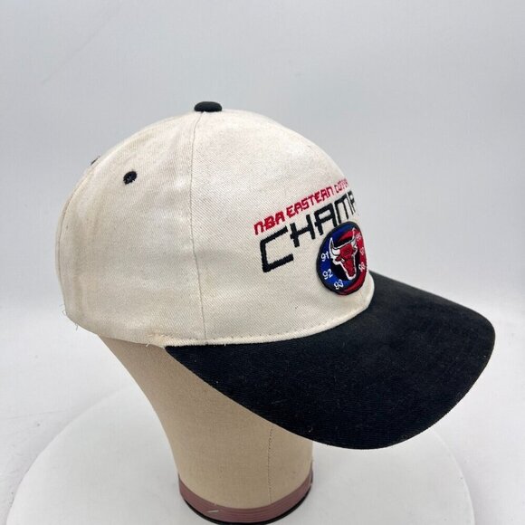 NBA Eastern Conference Chicago Bulls Starter White Black Snapback Hat - Picture 5 of 9